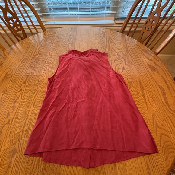 Cabi NWT Scorch Top Wine Red Sleeveless Heart of Cabi Line for Under Blazer M - Picture 4 of 10